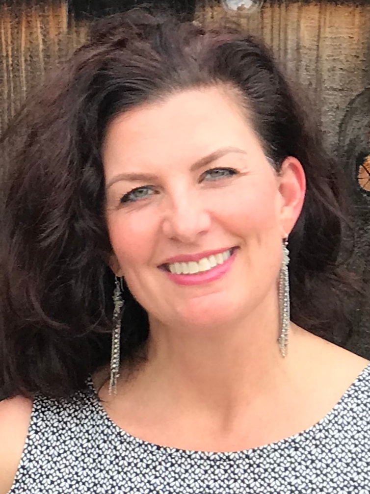Kristin, owner of The Lash Bar